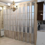 درب آکاردئونی PVC طرح چوب پنجره دار